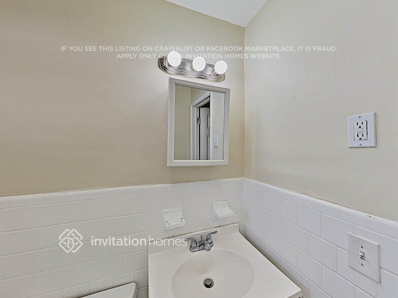 Building Photo - 1540 SW 67th Ave