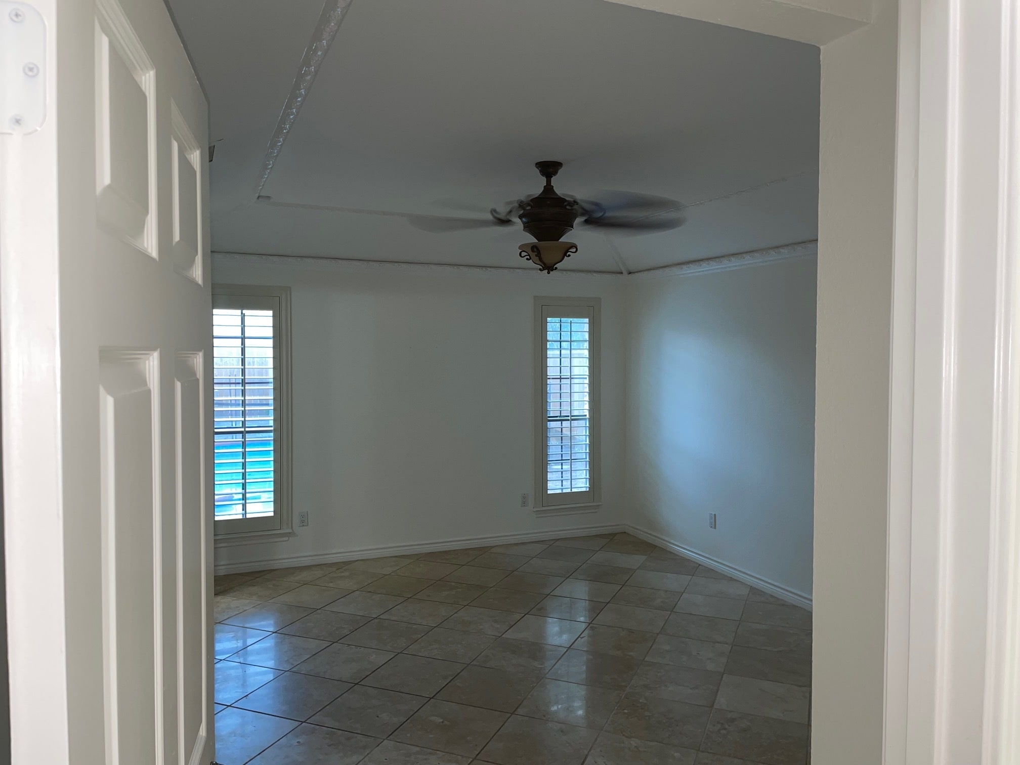 Building Photo - 737 Robin Ln