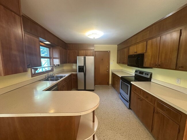 Building Photo - Single Family Home