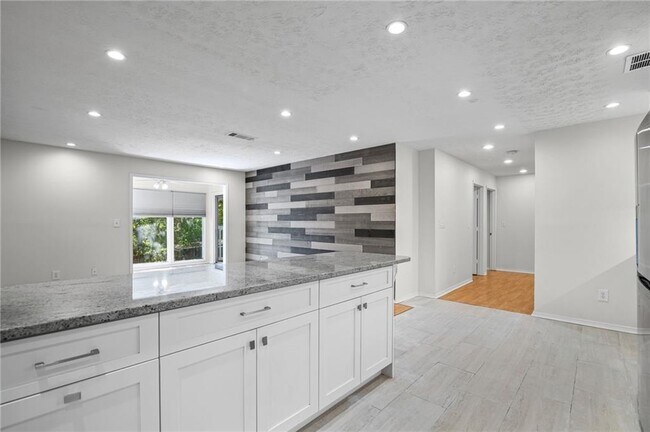 Building Photo - 2110 Augusta Dr