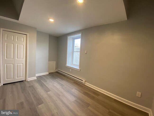 Building Photo - 21 E Price St