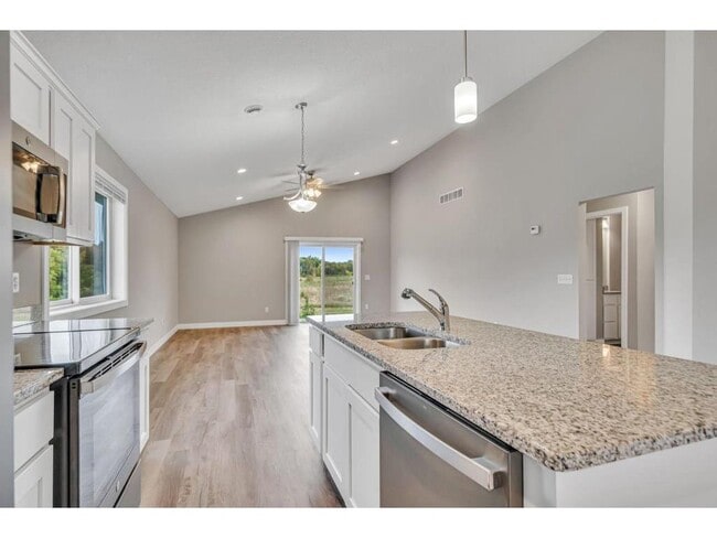 Building Photo - 722 Hilltop Ln