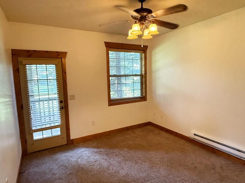 Building Photo - 715 Moraine Ct