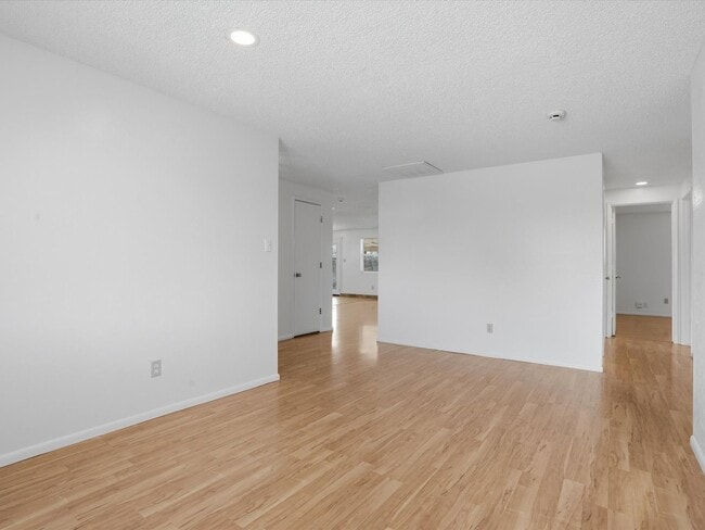 Building Photo - Upgraded Sparks Home