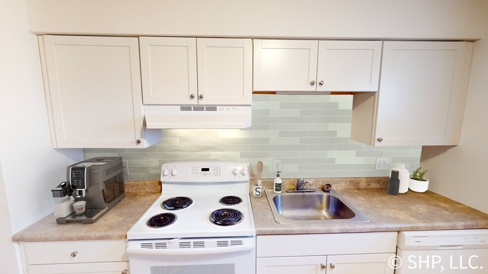KITCHEN - 1217 W Washington St