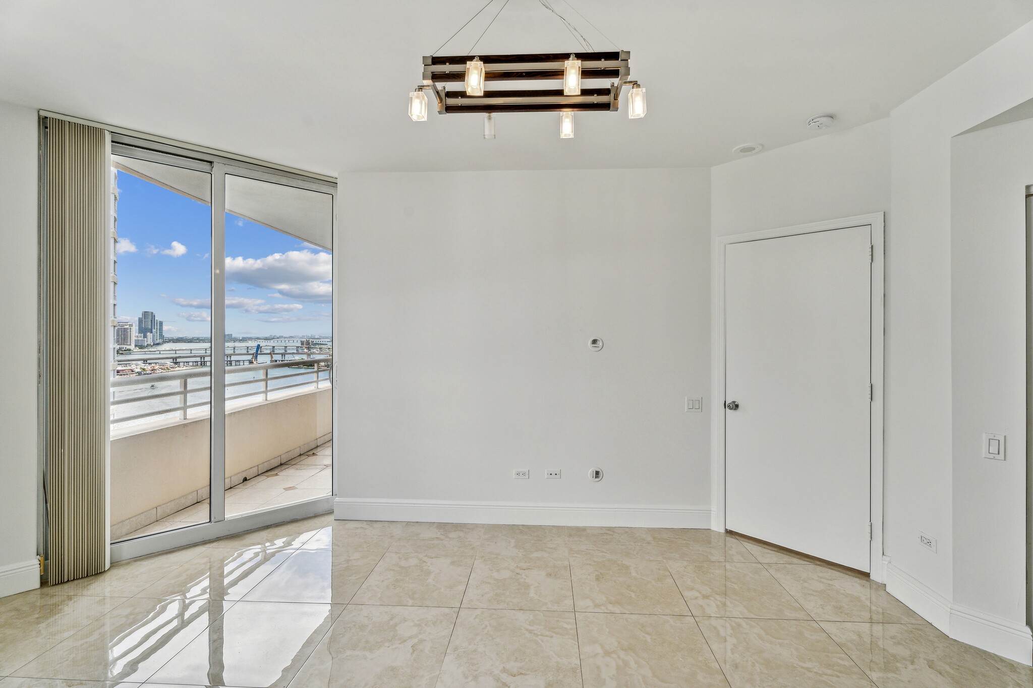 Building Photo - 808 Brickell Key Dr