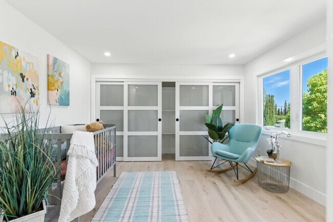 Building Photo - Refined Redwood City Living: Exquisitely R...