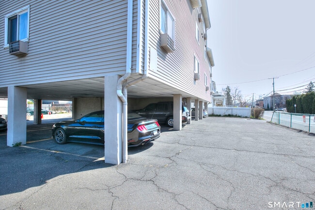 Building Photo - 638 Cove Rd