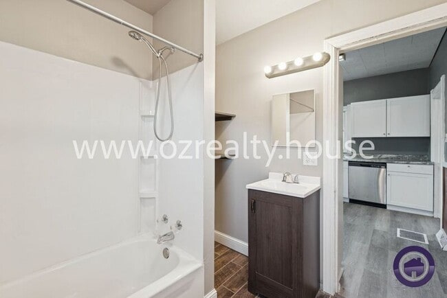 Building Photo - 222 E Park St