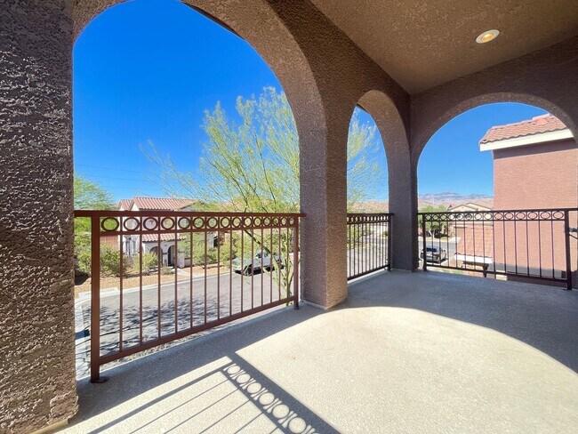 Building Photo - 3 Bedroom 2 1/2 Bath Home - Kitchen w/Gran...