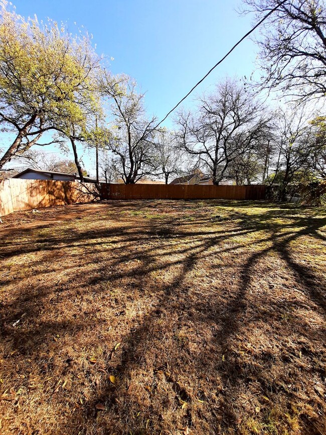 Building Photo - Quaint 3 bedroom, 1.5 bath in Euless