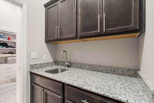 Building Photo - 11901 Deering Pl