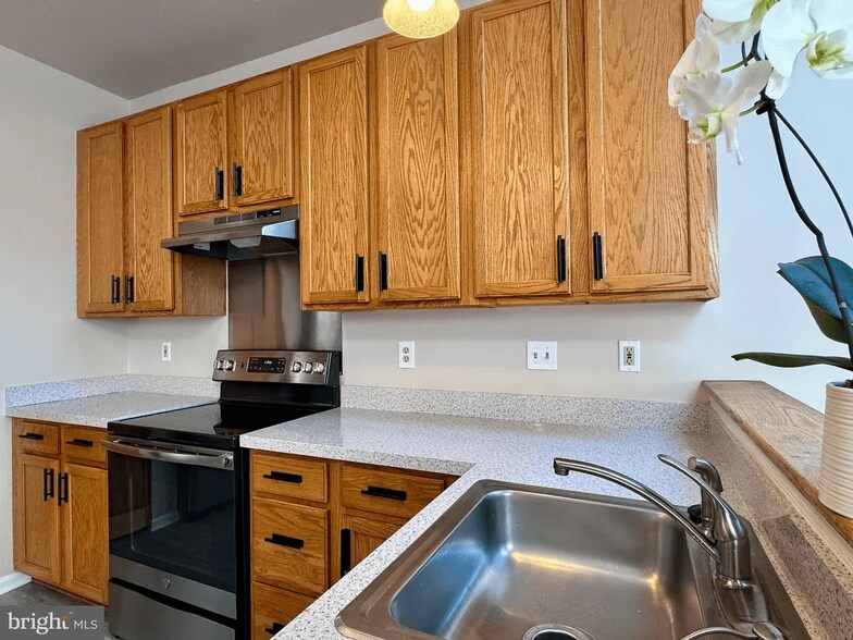 Building Photo - 3 Bailey Ln