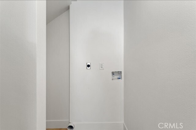 Building Photo - 711 W 80th St