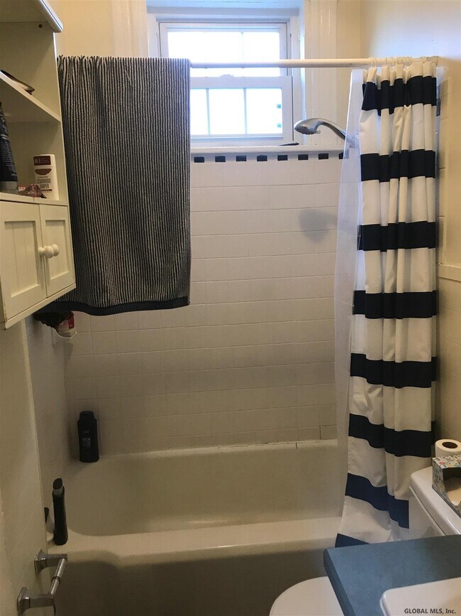 Building Photo - 487 Broadway