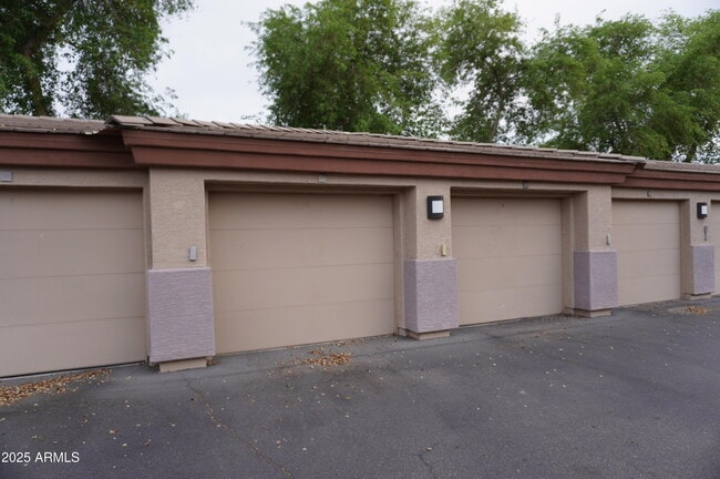 Building Photo - 3330 S Gilbert Rd