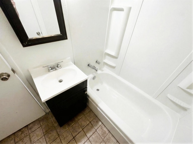 Building Photo - Spacious 3-Bedroom Home with Large Backyard in Fairfield