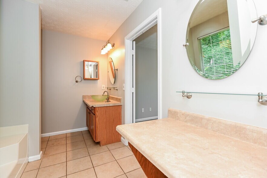 Building Photo - 3714 Crescent Hill Ln