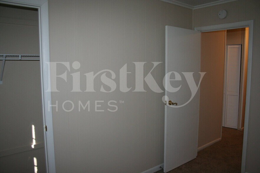 Building Photo - 9538 E 39th St