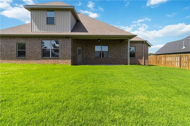 Building Photo - 1340 Sweetbriar Cir