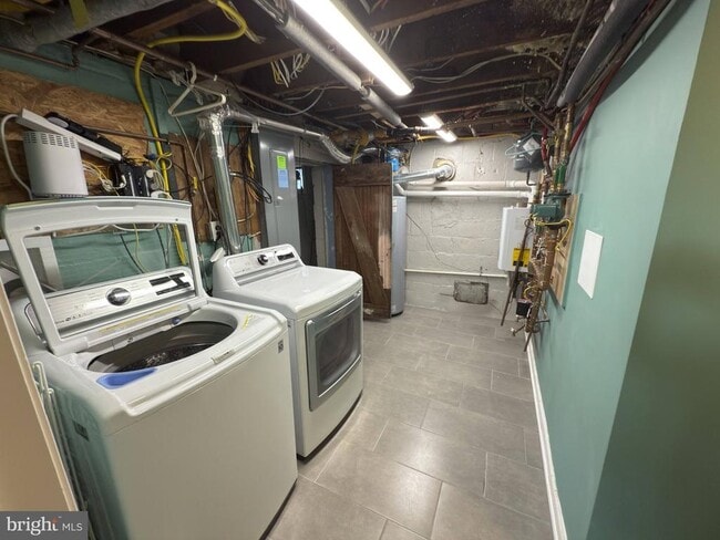 Building Photo - 807 Richmond Ave