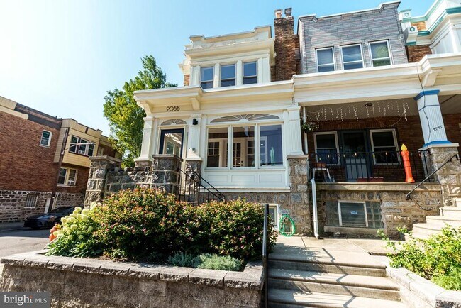 Primary Photo - 2058 Poplar St