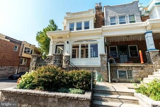 Building Photo - 2058 Poplar St