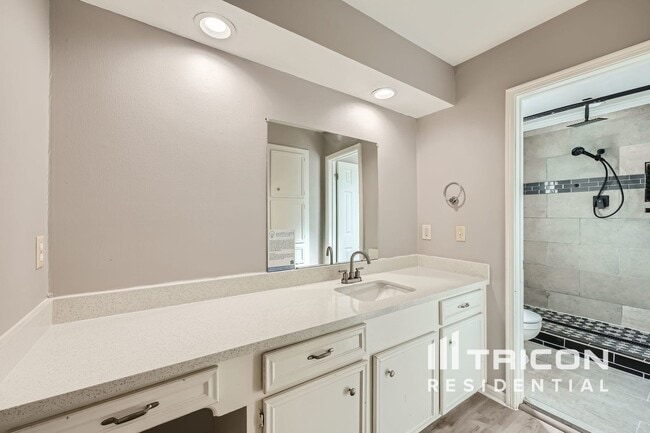 Building Photo - 16527 Pilgrims Cir