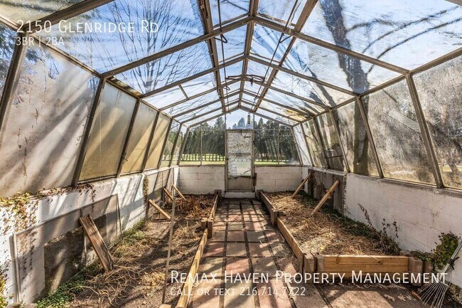 Building Photo - 2150 Glenridge Rd