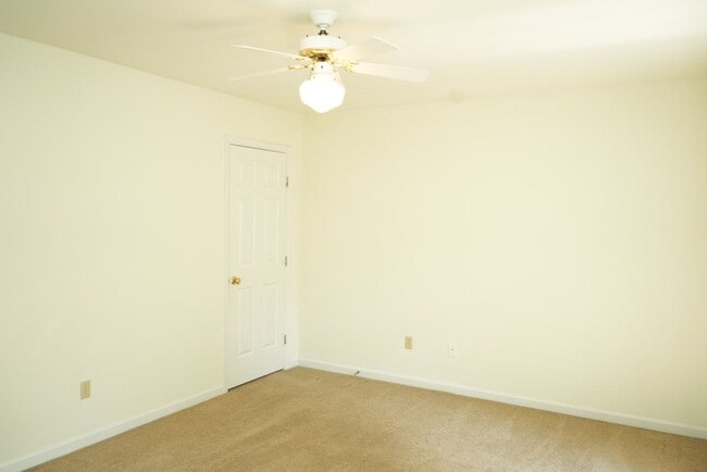 Building Photo - 111 Darien Terrace