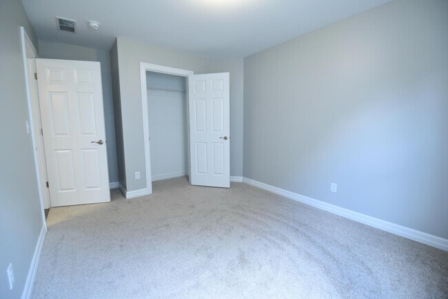 Building Photo - 1750 Meadowlark Ln