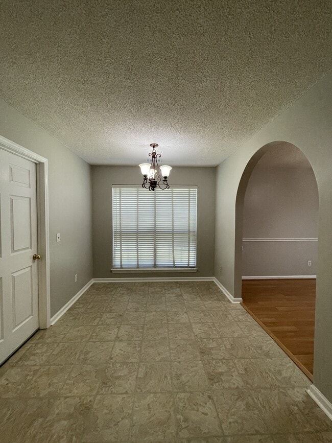 Building Photo - 126 Cross Creek Dr