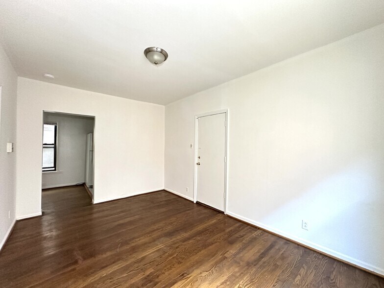 Building Photo - 931 W Sunnyside Ave