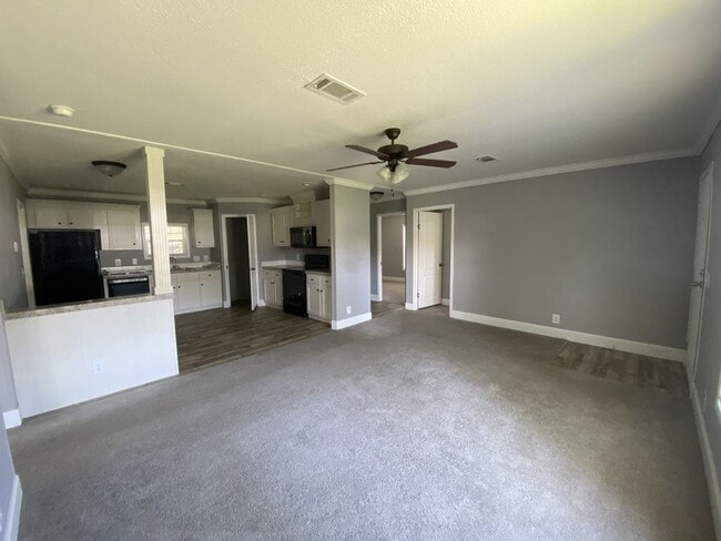 Building Photo - 10 Gatehouse Ct