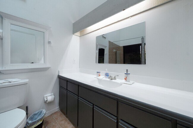 Building Photo - Charming 2BR Condo in Melbourne Beach