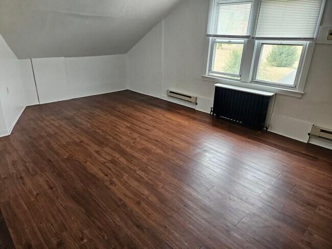 Building Photo - 113 Sellitti Ln