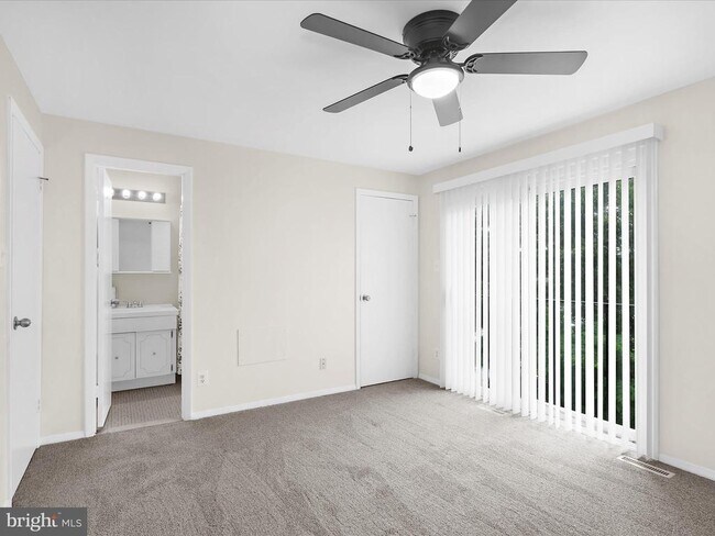 Building Photo - 855 De Franceaux Harbour