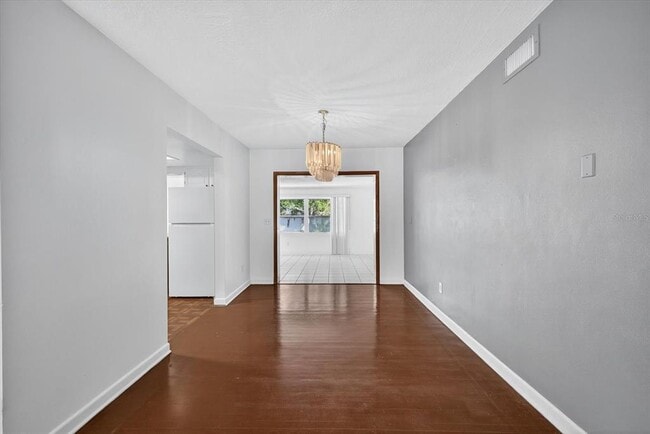 Building Photo - 215 Edgewater Dr