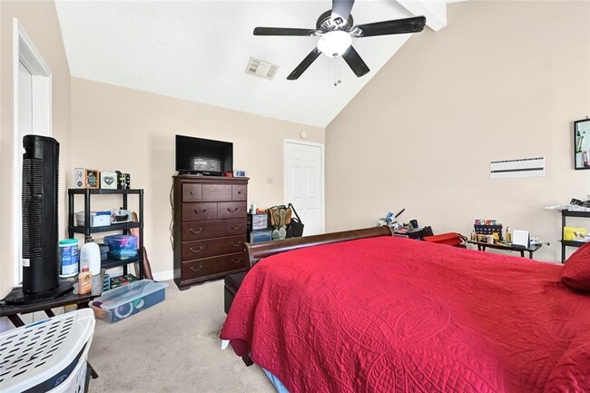 Building Photo - 2215 Saradon Dr