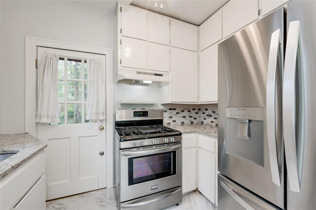 Building Photo - 1623 Palma Plaza