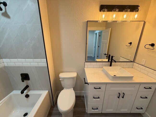 Building Photo - Brand New Hayden Townhome