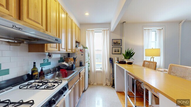 Building Photo - 132 Ludlow St
