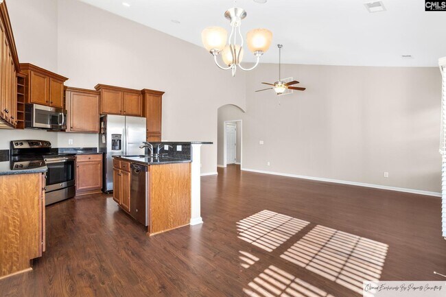 Building Photo - 825 Burnview Ln