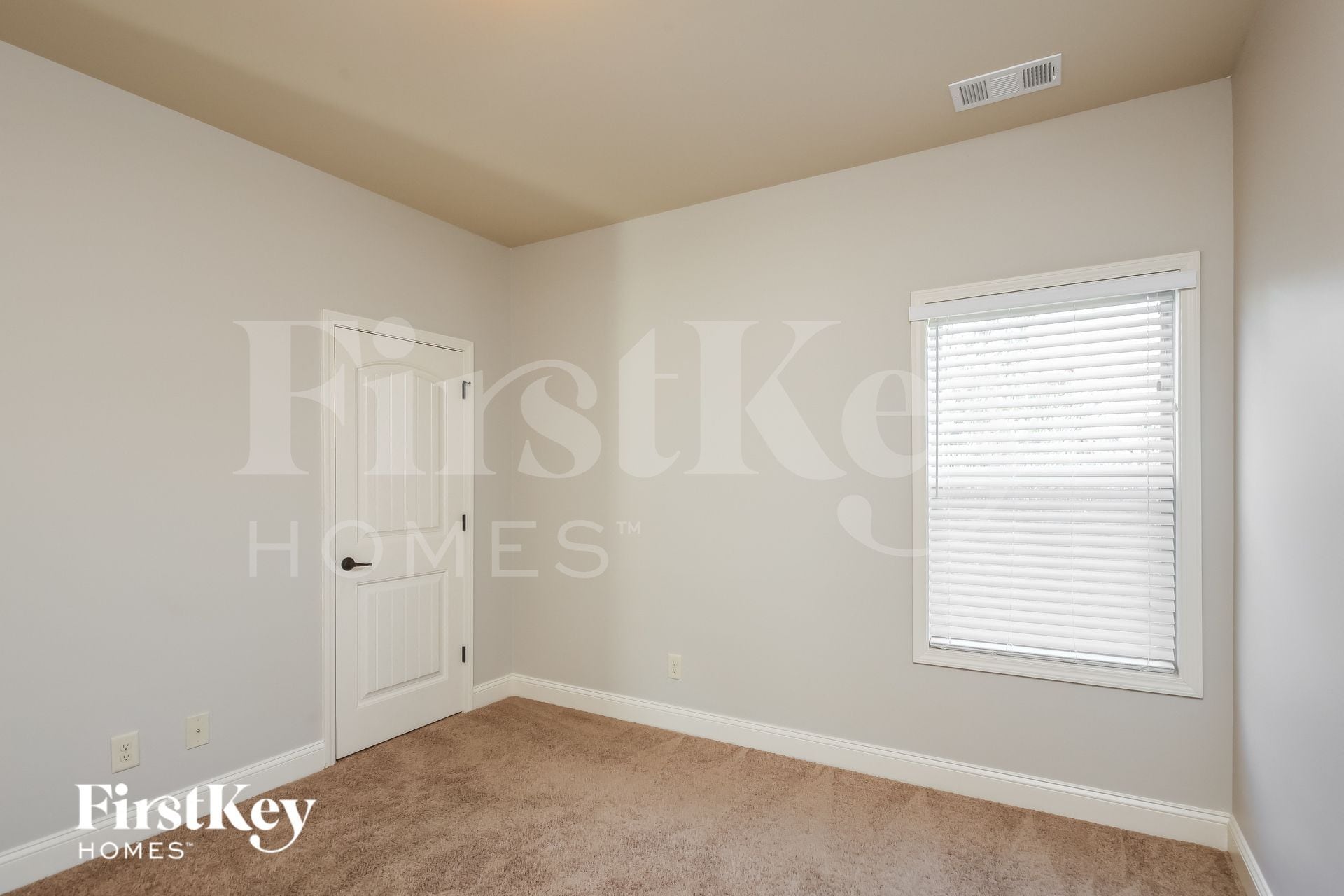 Building Photo - 250 Porter Pl