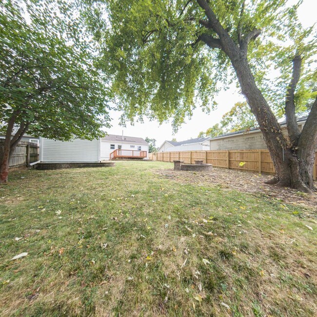 Building Photo - Updated 2-Bedroom, 1-Bath with Large Backyard