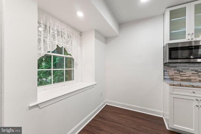 Building Photo - 1578 Yeakel Way
