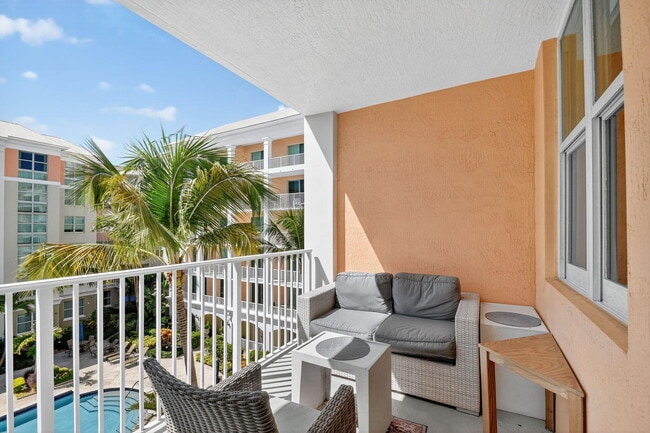 Building Photo - 806 E Windward Way