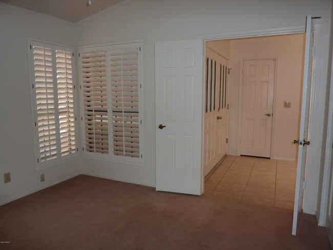 Building Photo - 1468 N Woodside Rd