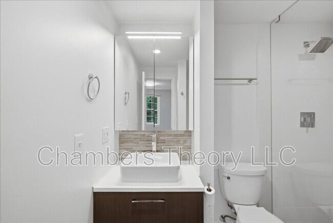 Building Photo - 5713 Independence Cir