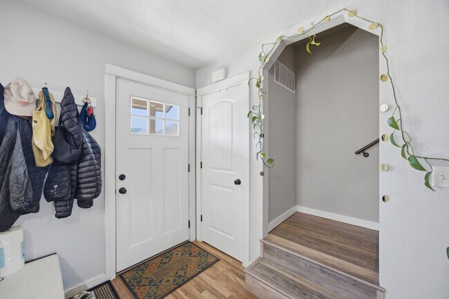 Building Photo - Two Bedroom Condominium located in Central Missoula